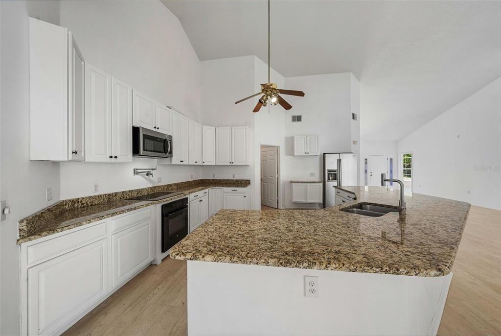 For Sale: $500,000 (4 beds, 3 baths, 2423 Square Feet)