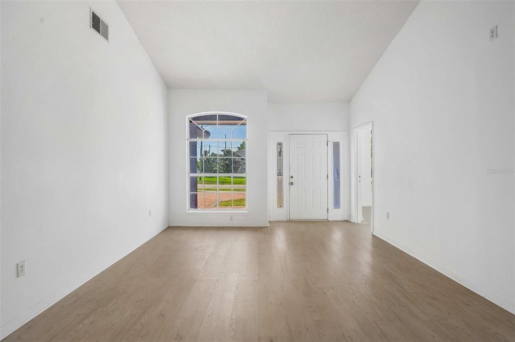 For Sale: $500,000 (4 beds, 3 baths, 2423 Square Feet)