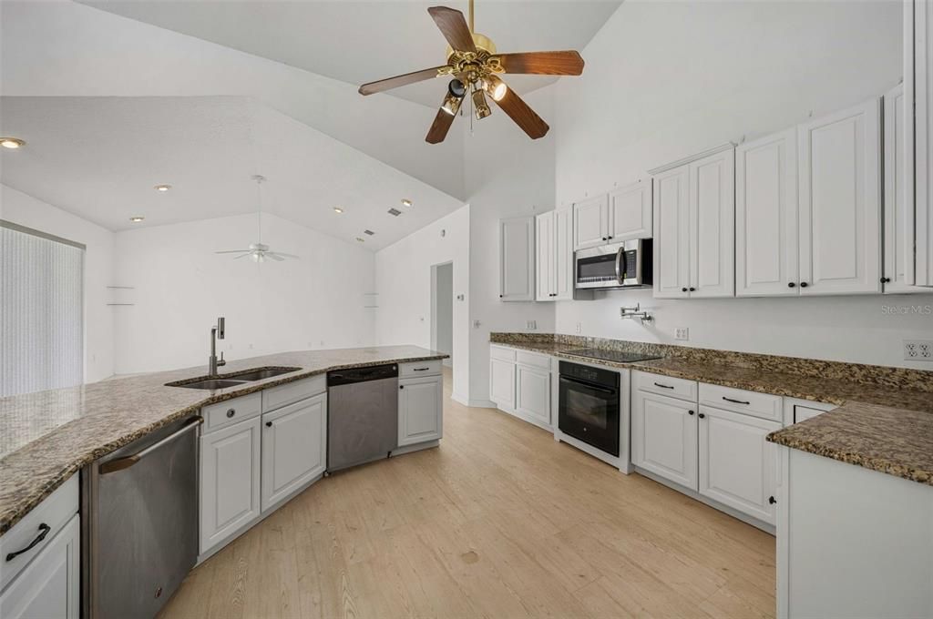 For Sale: $500,000 (4 beds, 3 baths, 2423 Square Feet)