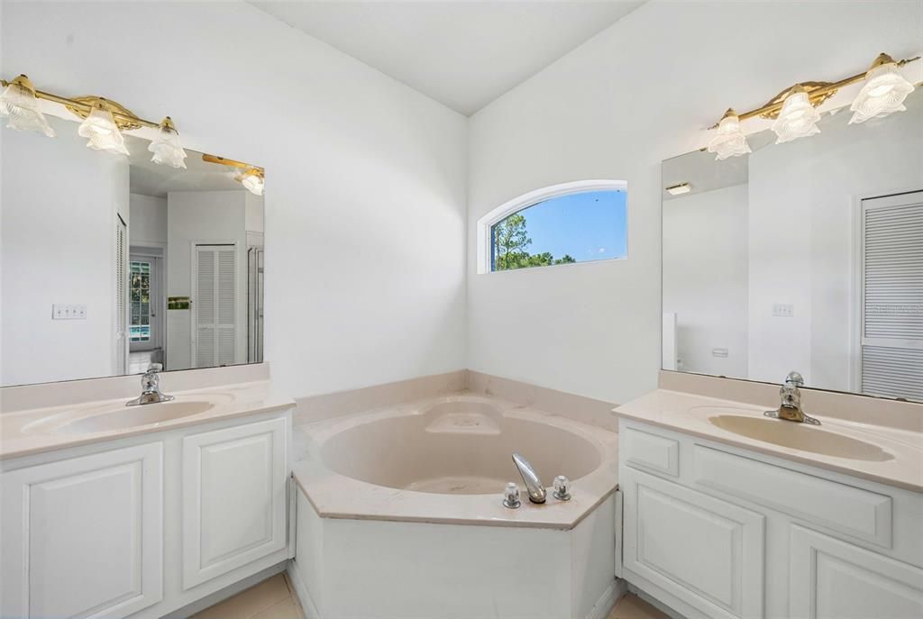 For Sale: $500,000 (4 beds, 3 baths, 2423 Square Feet)