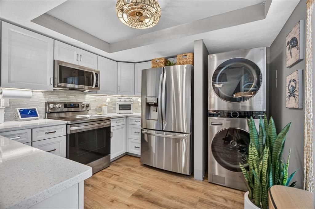 На продажу: $359,000 (2 спален, 2 ванн, 1055 Квадратных фут)
