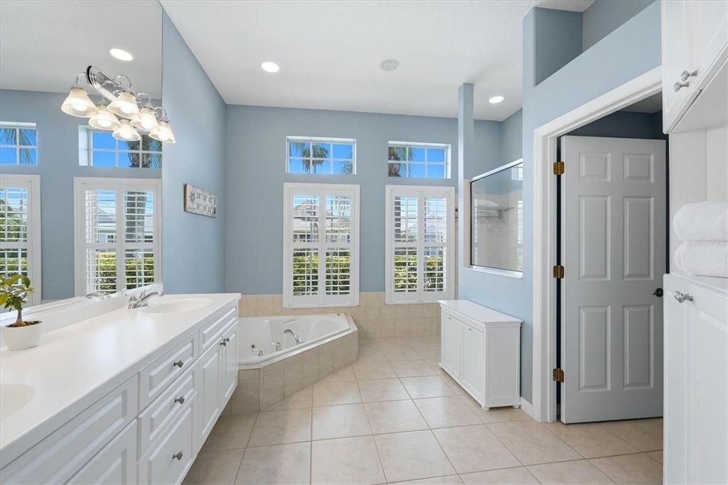 For Sale: $1,025,000 (4 beds, 3 baths, 3127 Square Feet)