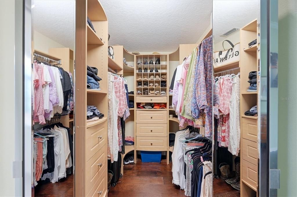 For Sale: $1,025,000 (4 beds, 3 baths, 3127 Square Feet)