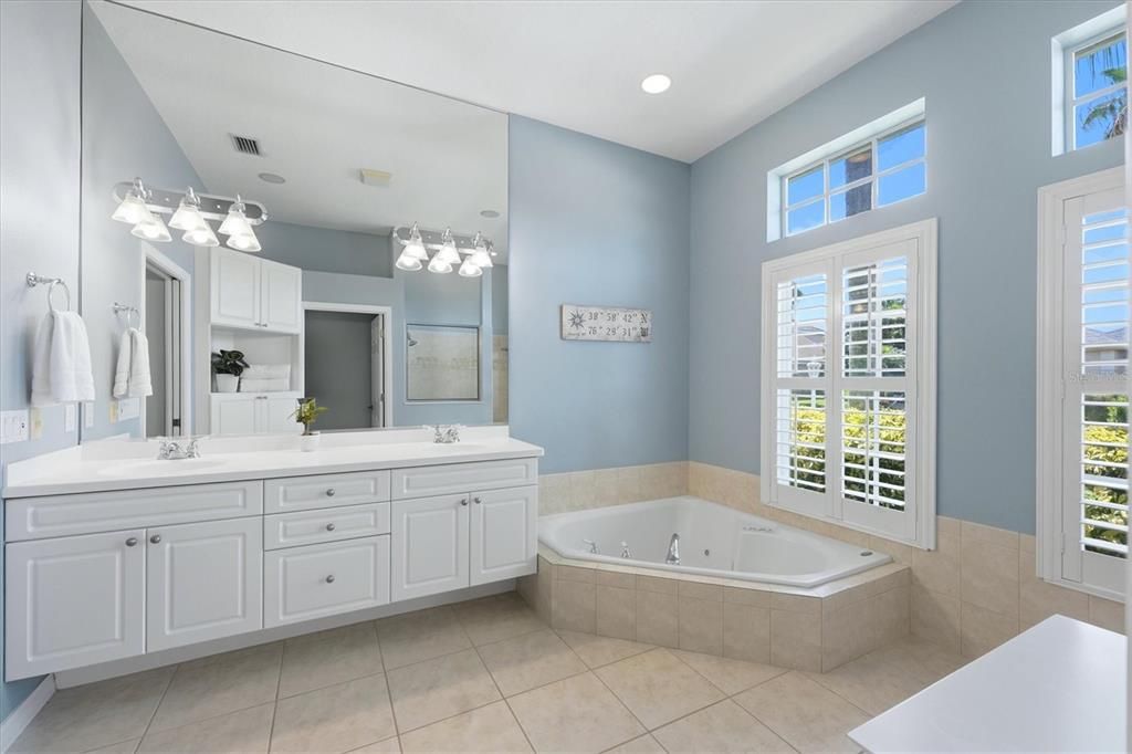 For Sale: $1,025,000 (4 beds, 3 baths, 3127 Square Feet)