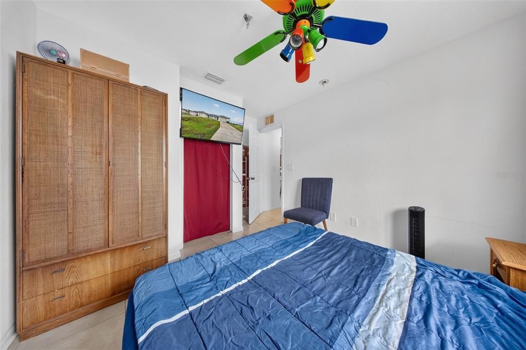 For Sale: $475,000 (6 beds, 4 baths, 2218 Square Feet)