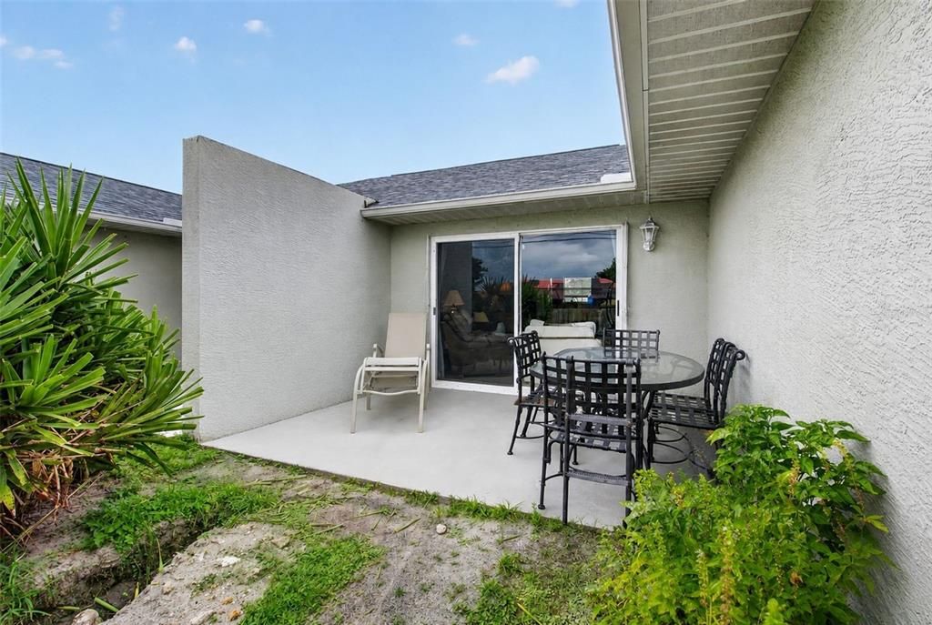 For Sale: $475,000 (6 beds, 4 baths, 2218 Square Feet)