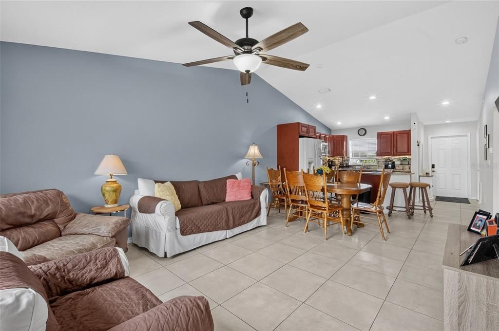 For Sale: $475,000 (6 beds, 4 baths, 2218 Square Feet)