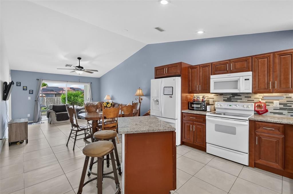 For Sale: $475,000 (6 beds, 4 baths, 2218 Square Feet)
