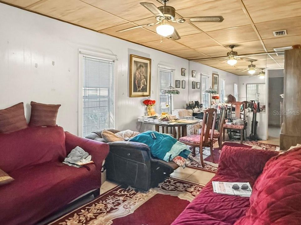 En Venta: $410,000 (2 camas, 1 baños, 1126 Pies cuadrados)