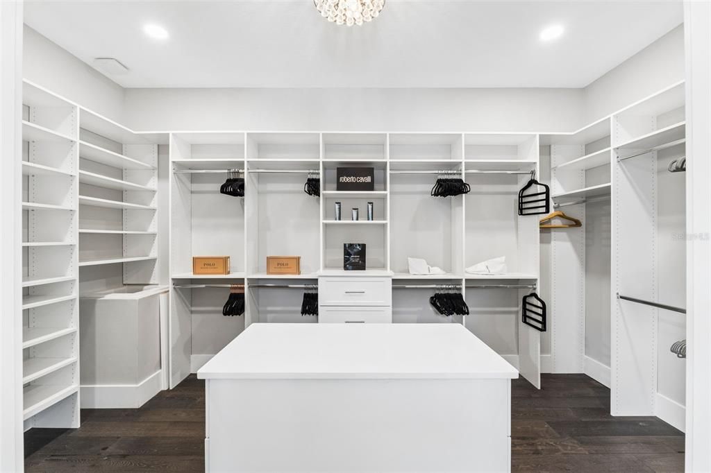 For Sale: $5,750,000 (5 beds, 4 baths, 6699 Square Feet)