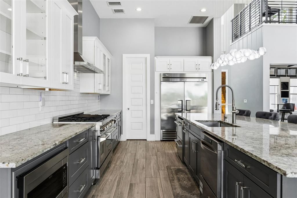 For Sale: $5,750,000 (5 beds, 4 baths, 6699 Square Feet)