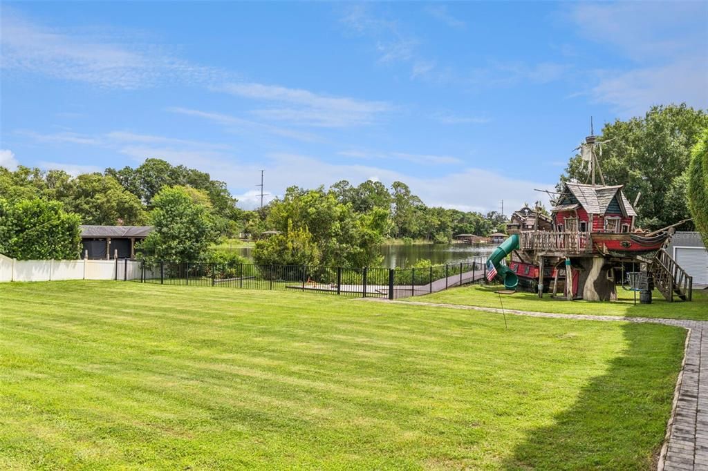 For Sale: $5,750,000 (5 beds, 4 baths, 6699 Square Feet)