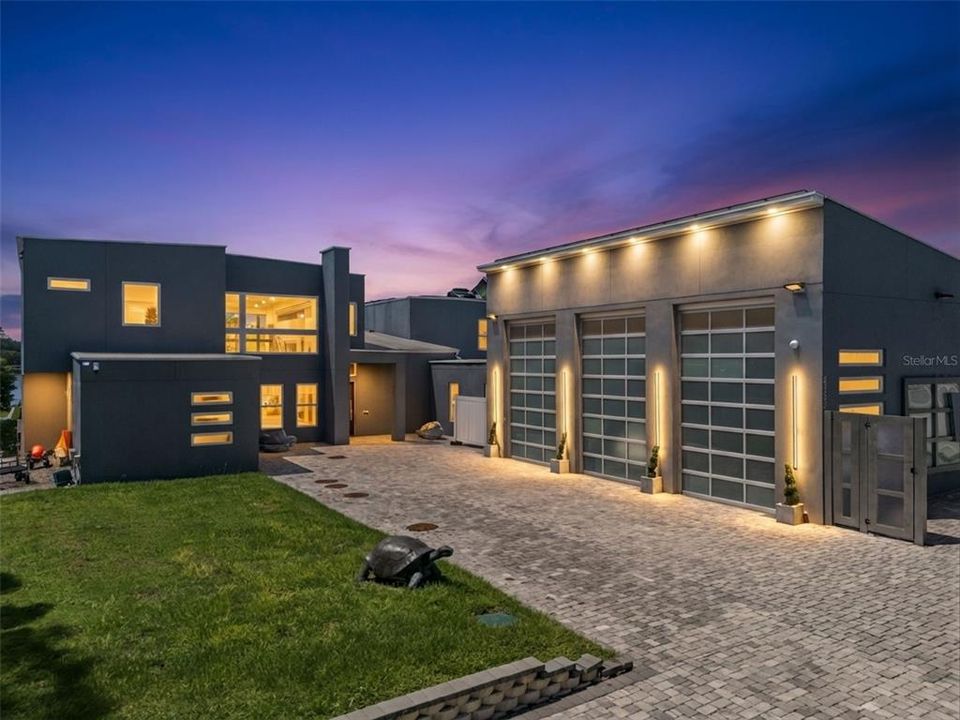 For Sale: $5,750,000 (5 beds, 4 baths, 6699 Square Feet)