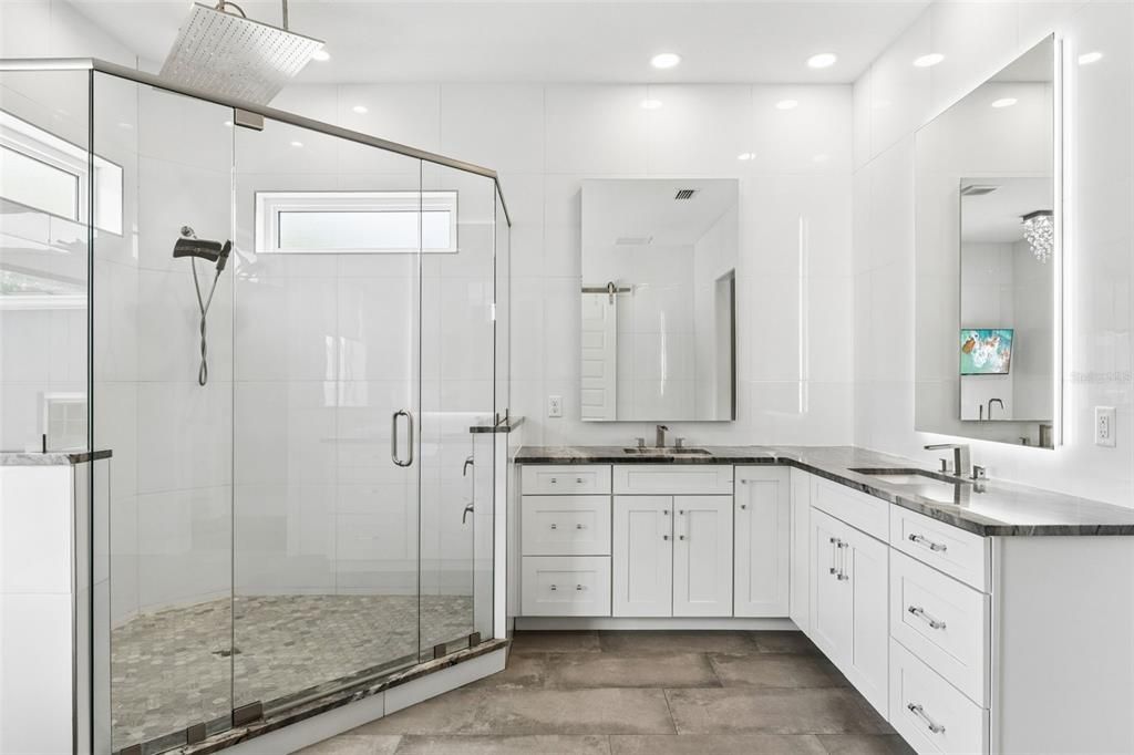 For Sale: $5,750,000 (5 beds, 4 baths, 6699 Square Feet)