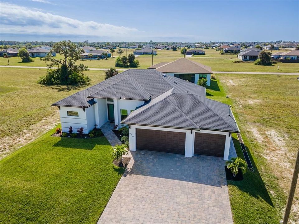 For Sale: $609,000 (3 beds, 3 baths, 1931 Square Feet)