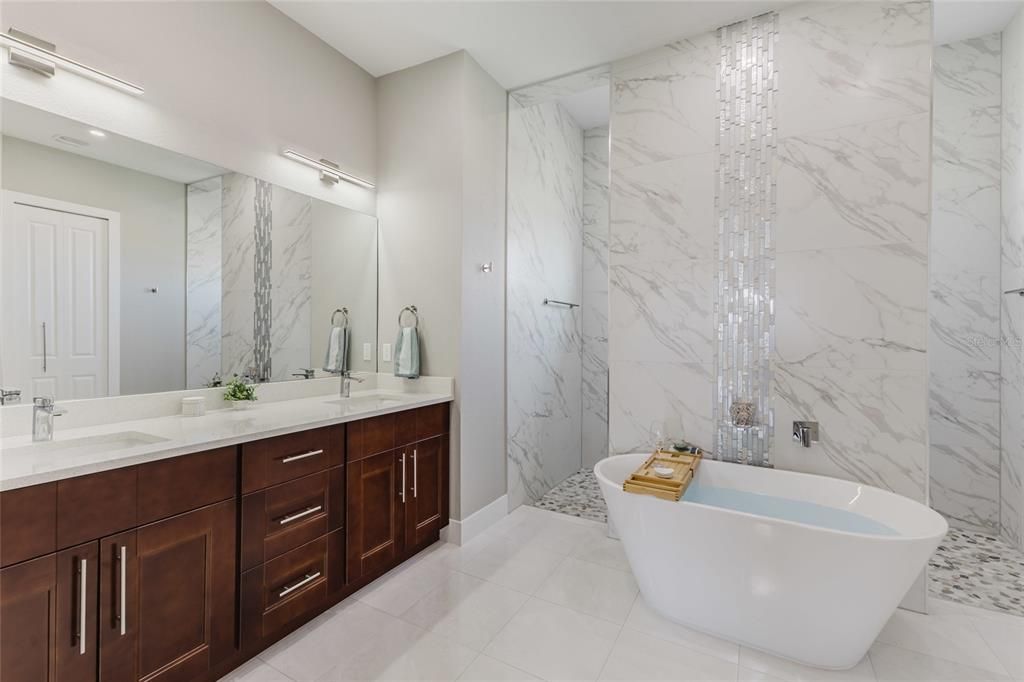 For Sale: $609,000 (3 beds, 3 baths, 1931 Square Feet)