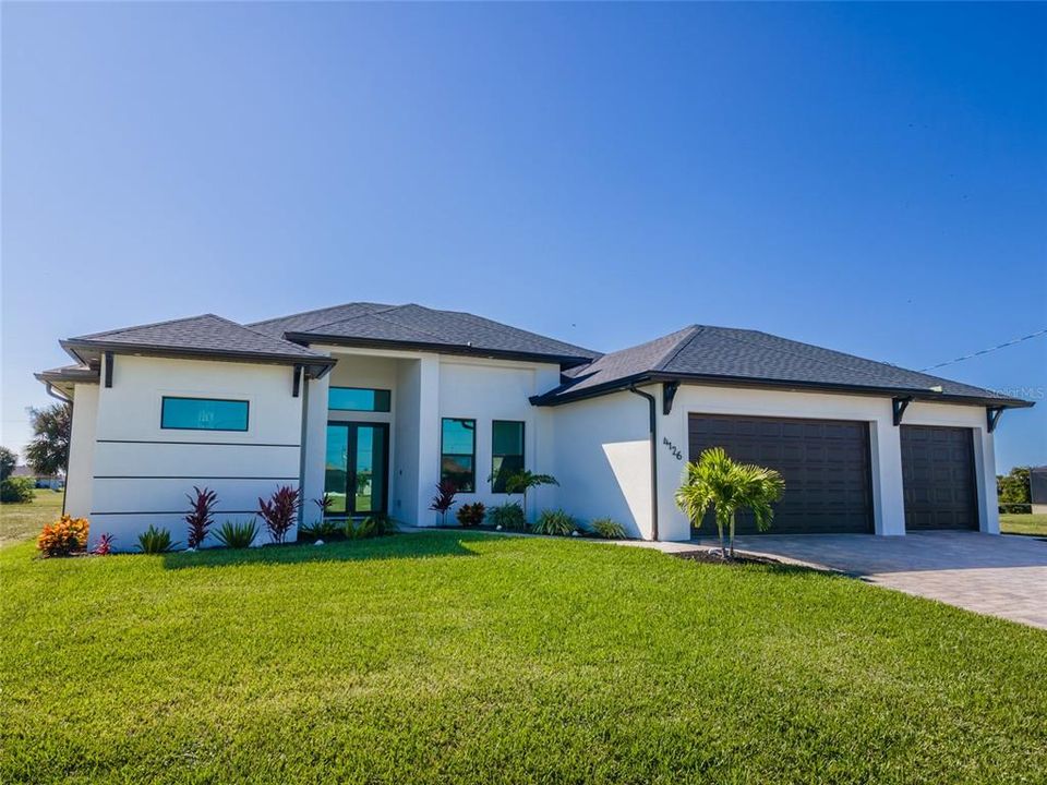 For Sale: $609,000 (3 beds, 3 baths, 1931 Square Feet)