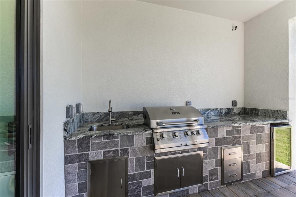 For Sale: $609,000 (3 beds, 3 baths, 1931 Square Feet)