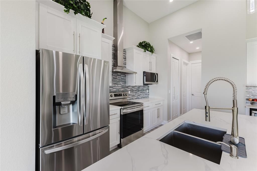 For Sale: $609,000 (3 beds, 3 baths, 1931 Square Feet)
