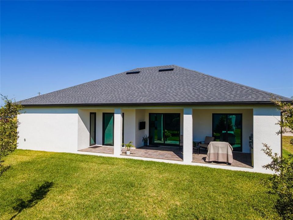 For Sale: $609,000 (3 beds, 3 baths, 1931 Square Feet)