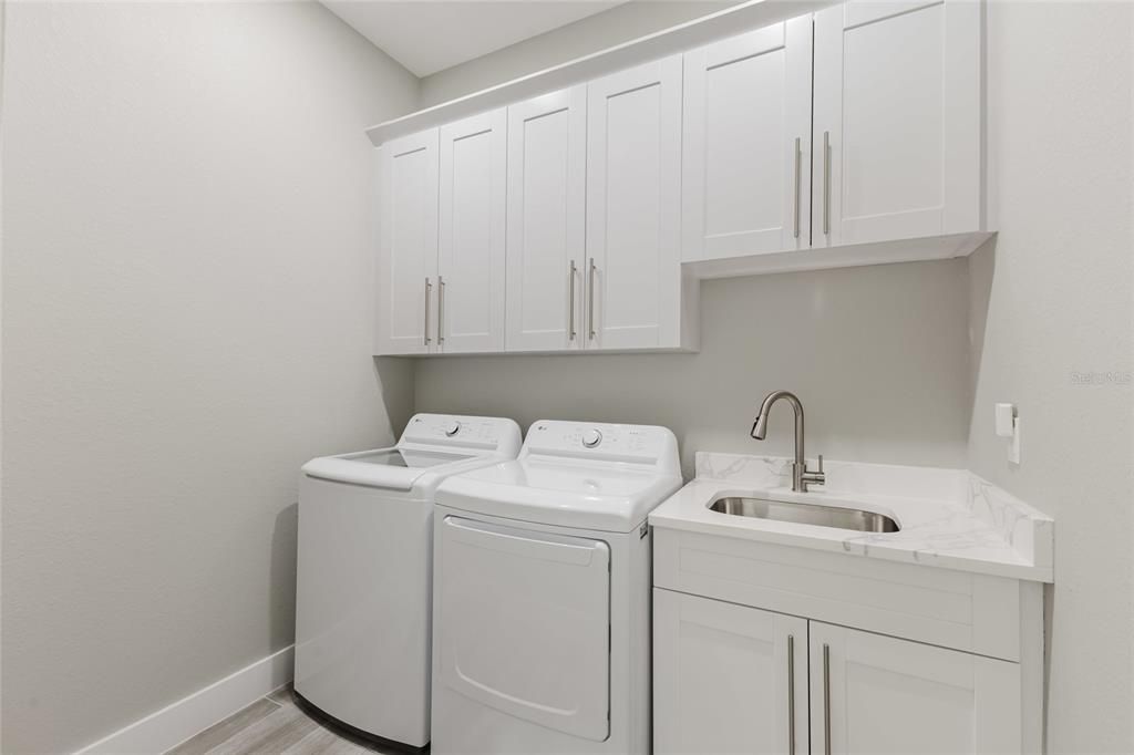 For Sale: $609,000 (3 beds, 3 baths, 1931 Square Feet)