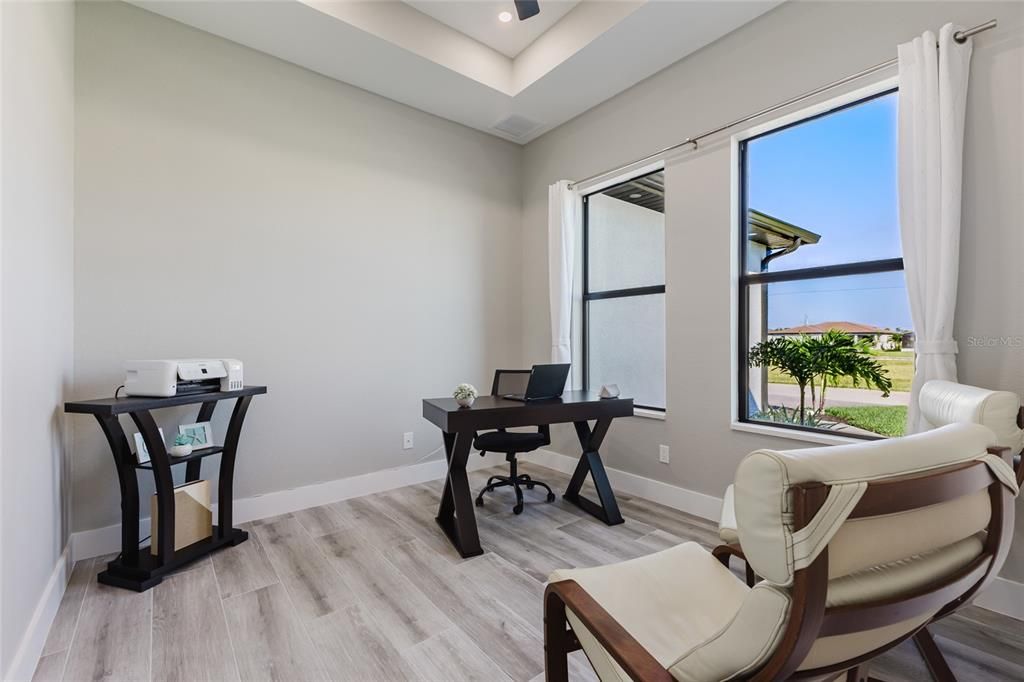 For Sale: $609,000 (3 beds, 3 baths, 1931 Square Feet)