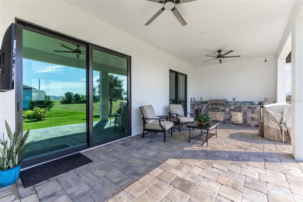 For Sale: $609,000 (3 beds, 3 baths, 1931 Square Feet)