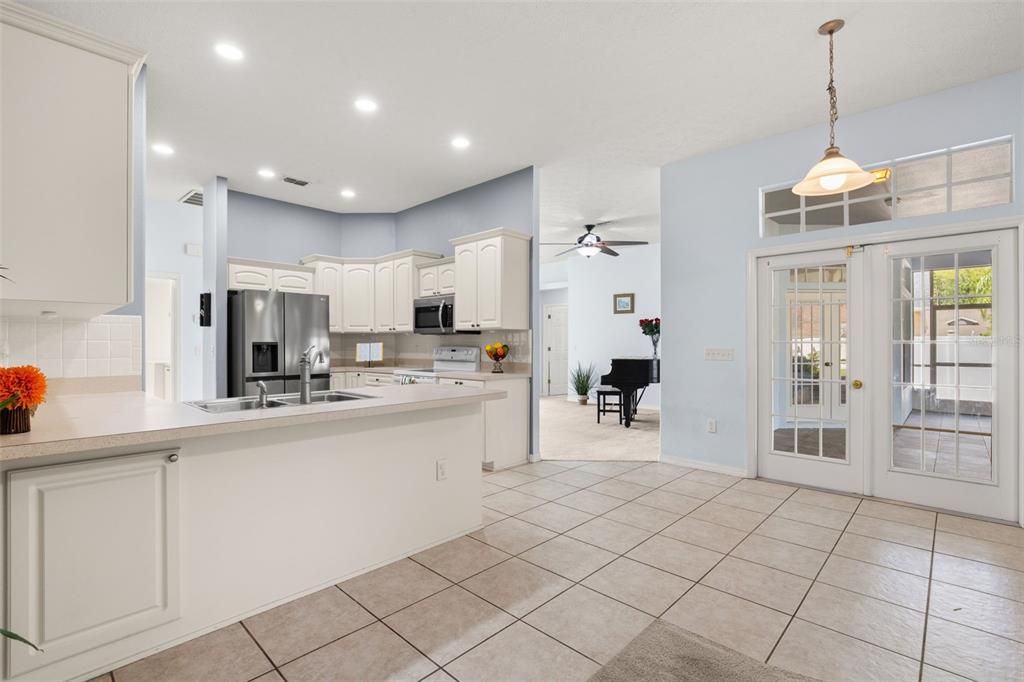 En Venta: $650,000 (6 camas, 4 baños, 3175 Pies cuadrados)