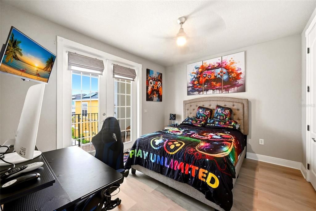 For Sale: $1,045,000 (7 beds, 5 baths, 3490 Square Feet)