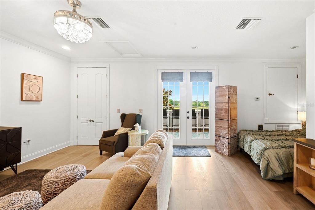 For Sale: $1,045,000 (7 beds, 5 baths, 3490 Square Feet)