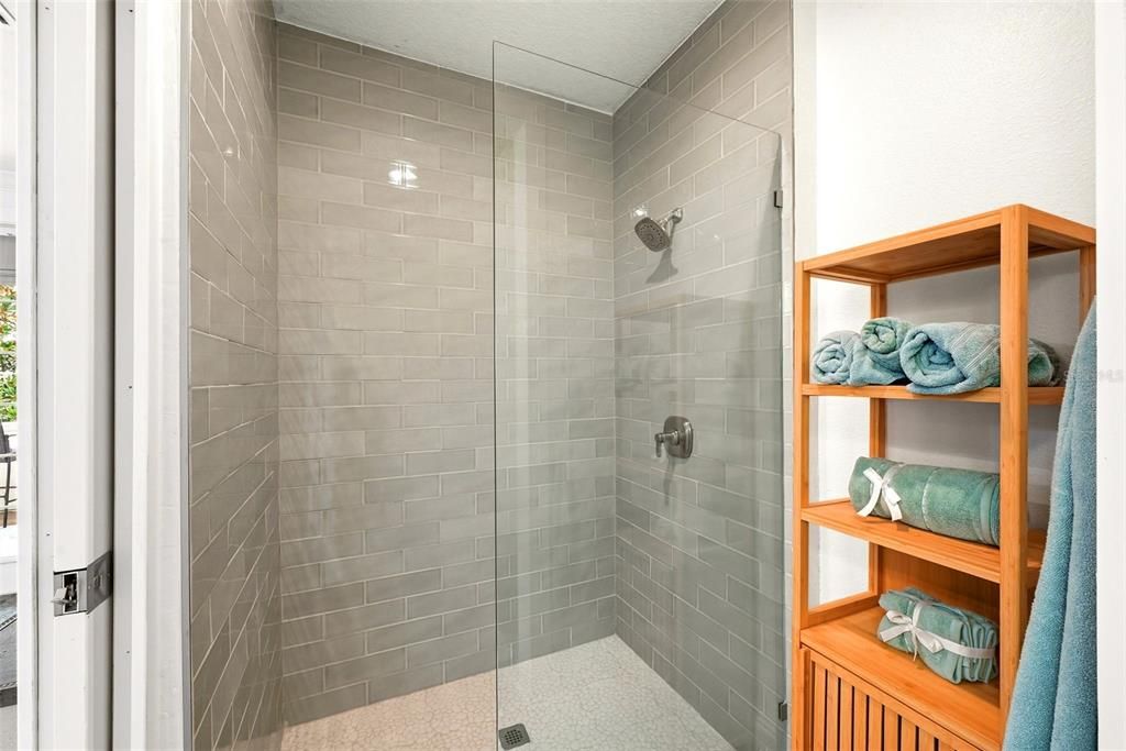 For Sale: $1,045,000 (7 beds, 5 baths, 3490 Square Feet)