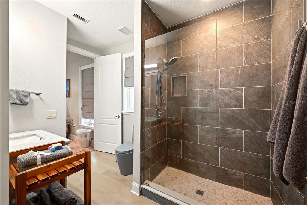 For Sale: $1,045,000 (7 beds, 5 baths, 3490 Square Feet)