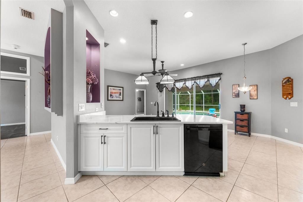 For Sale: $525,000 (4 beds, 2 baths, 1705 Square Feet)