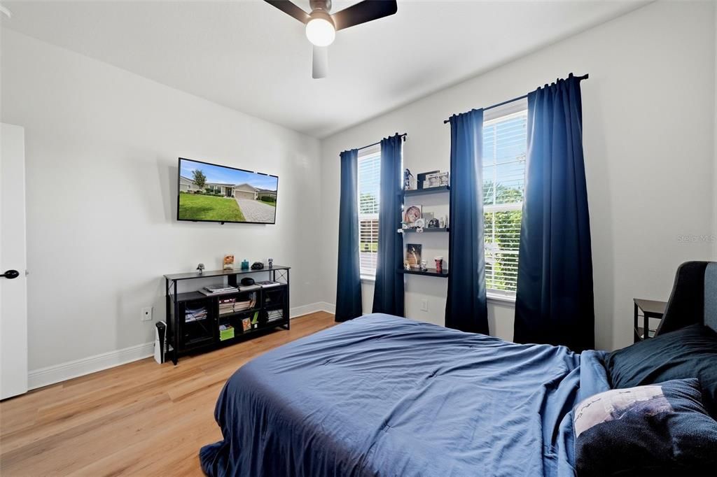 На продажу: $519,999 (4 спален, 3 ванн, 2400 Квадратных фут)