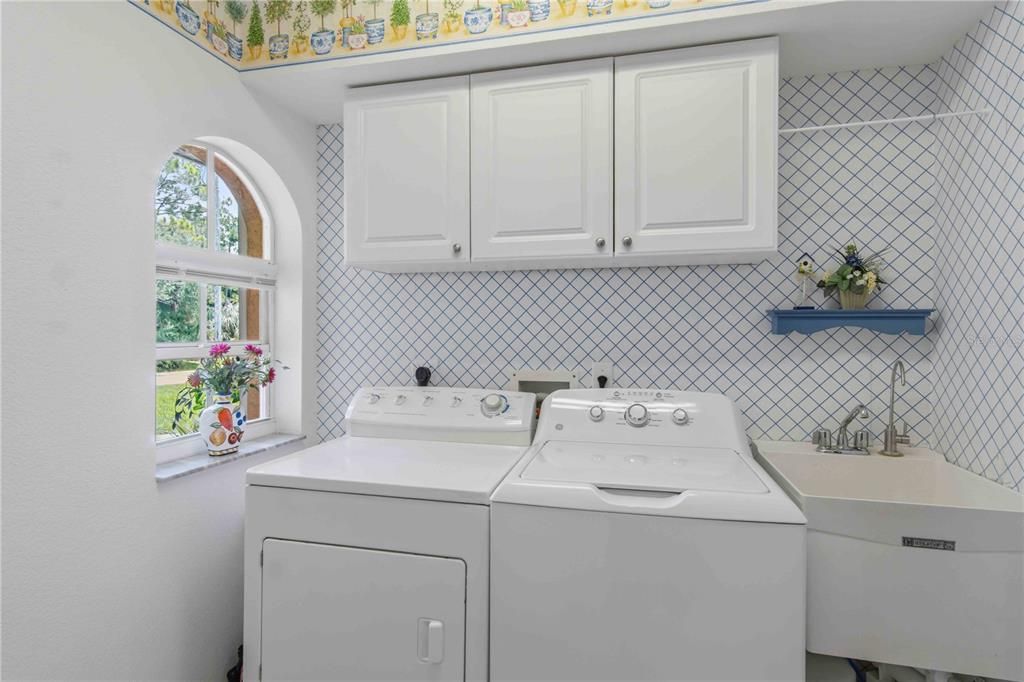For Sale: $410,000 (3 beds, 2 baths, 1875 Square Feet)