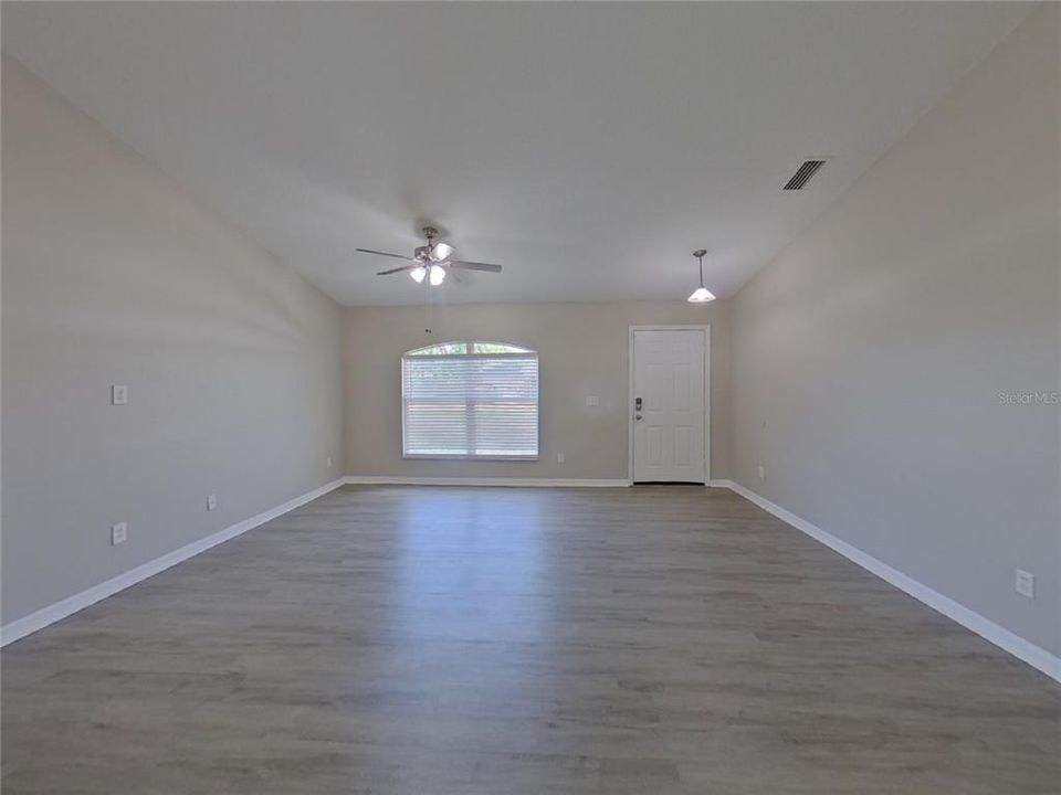 For Rent: $1,929 (3 beds, 2 baths, 1258 Square Feet)