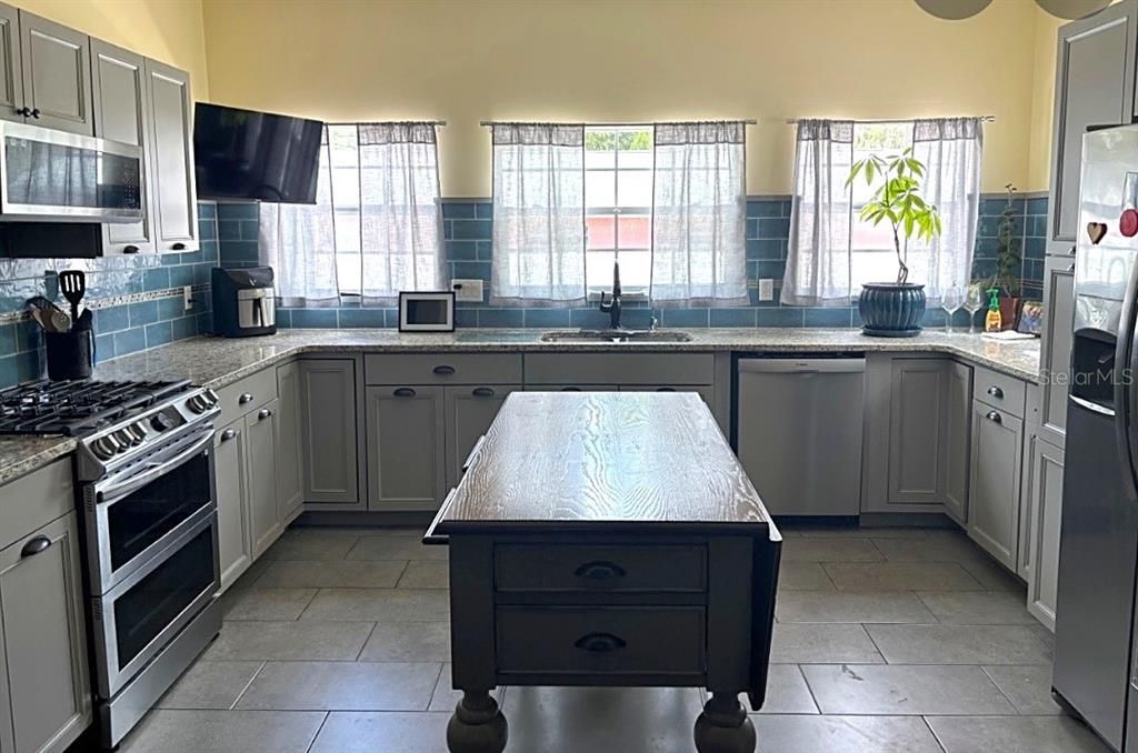 For Rent: $2,900 (2 beds, 2 baths, 1651 Square Feet)