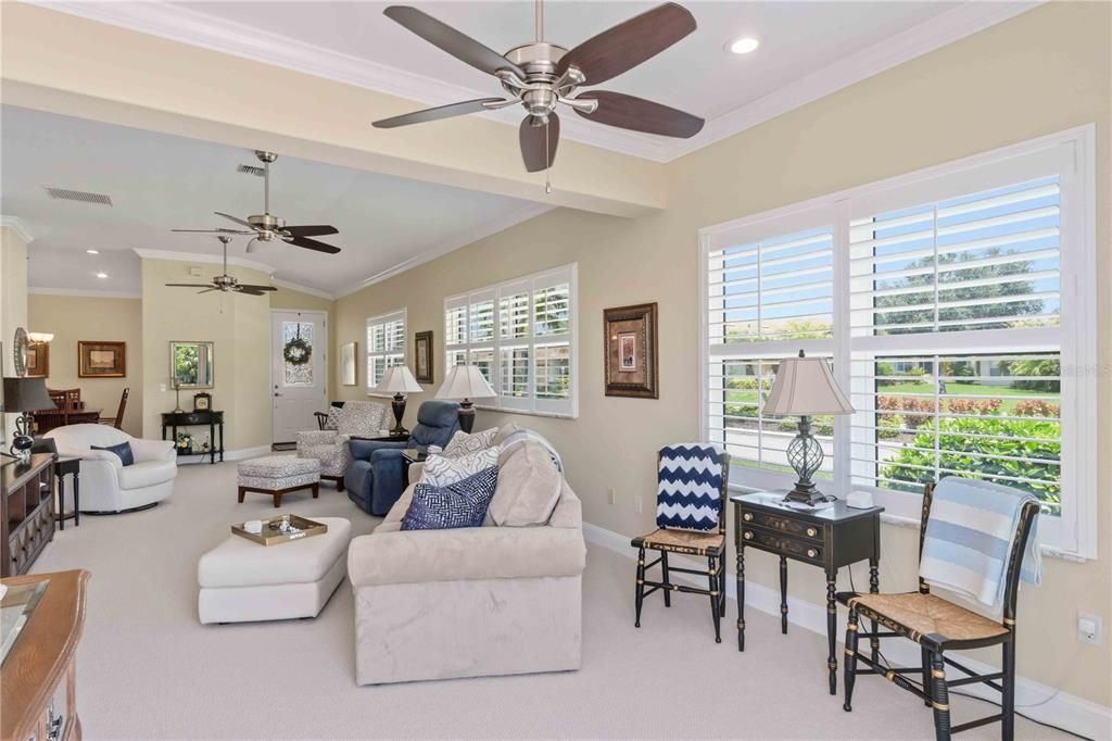 For Sale: $339,900 (2 beds, 2 baths, 1493 Square Feet)