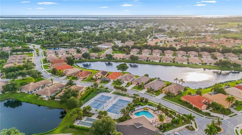 For Sale: $339,900 (2 beds, 2 baths, 1493 Square Feet)