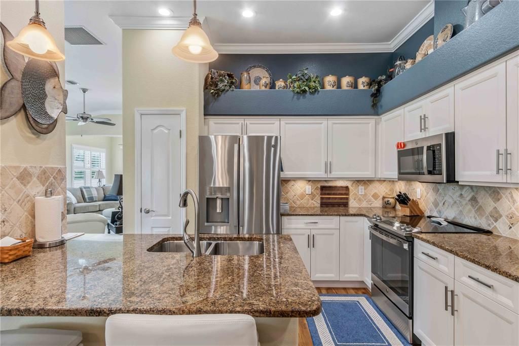 For Sale: $339,900 (2 beds, 2 baths, 1493 Square Feet)