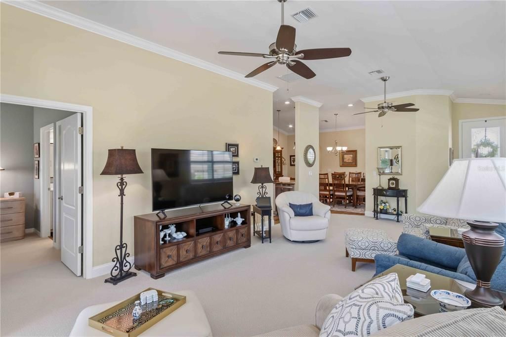 For Sale: $339,900 (2 beds, 2 baths, 1493 Square Feet)