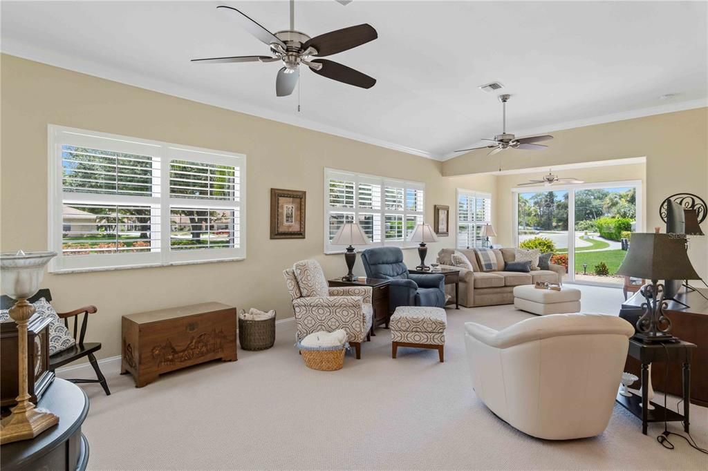 For Sale: $339,900 (2 beds, 2 baths, 1493 Square Feet)