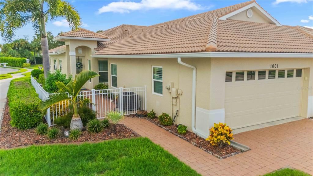 For Sale: $339,900 (2 beds, 2 baths, 1493 Square Feet)