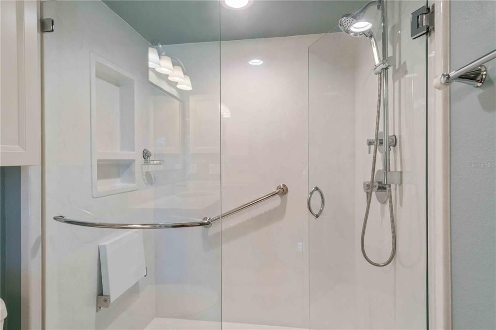 For Sale: $339,900 (2 beds, 2 baths, 1493 Square Feet)