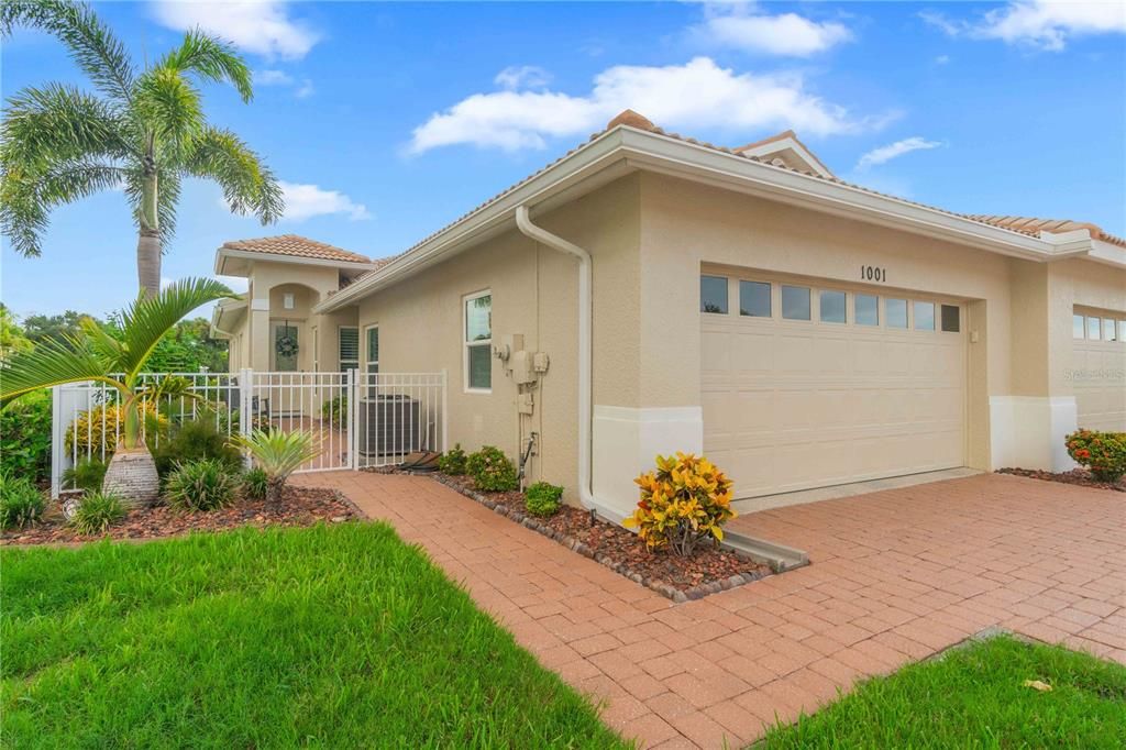 For Sale: $339,900 (2 beds, 2 baths, 1493 Square Feet)