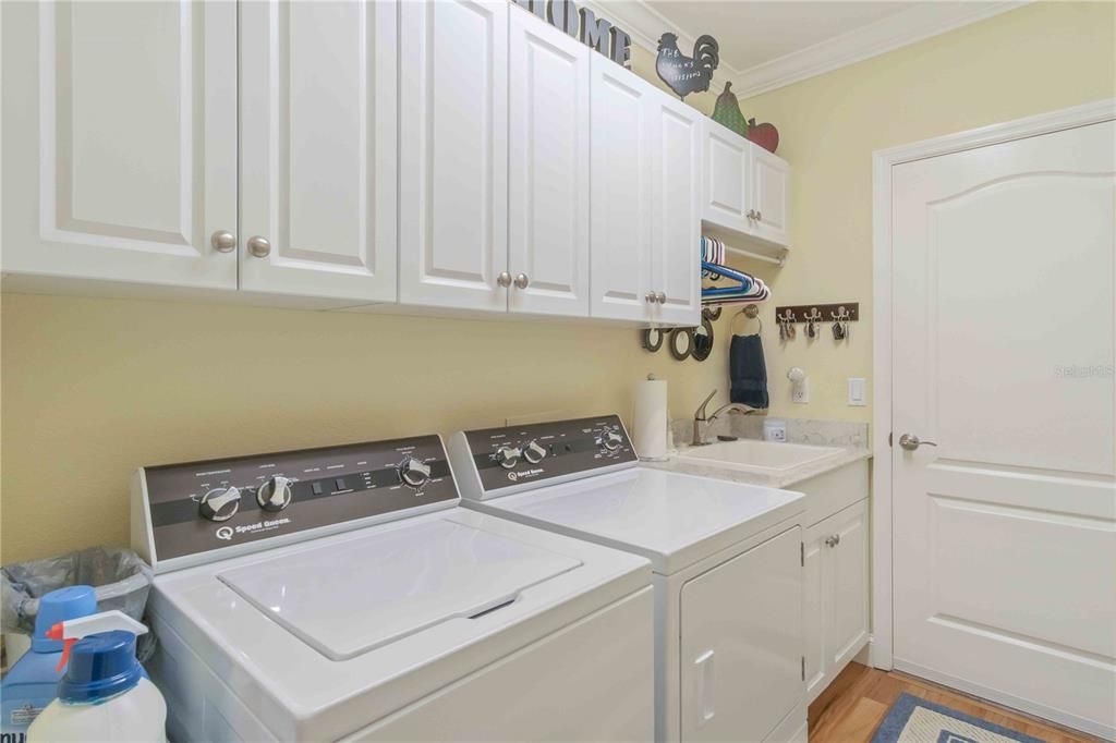 For Sale: $339,900 (2 beds, 2 baths, 1493 Square Feet)