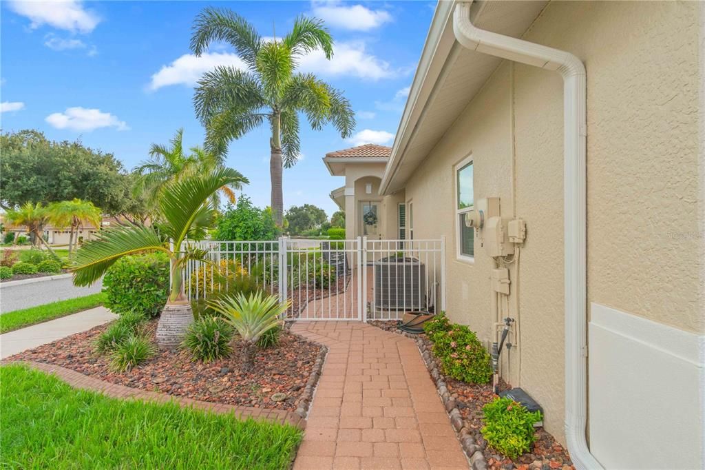 For Sale: $339,900 (2 beds, 2 baths, 1493 Square Feet)