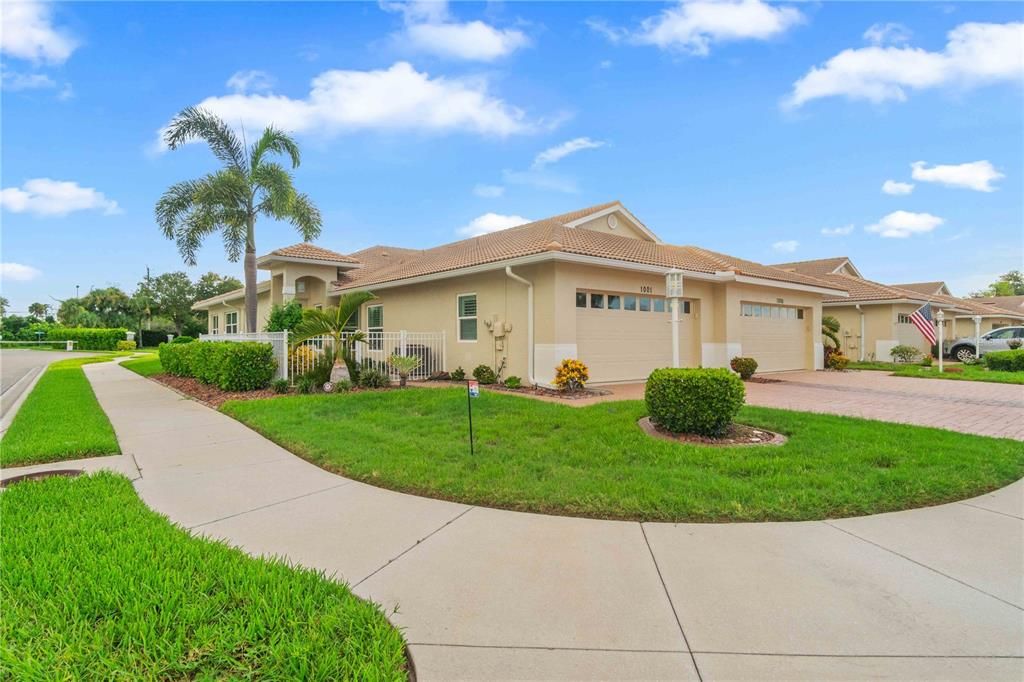 For Sale: $339,900 (2 beds, 2 baths, 1493 Square Feet)