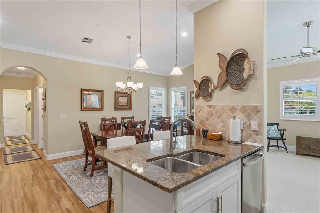 For Sale: $339,900 (2 beds, 2 baths, 1493 Square Feet)