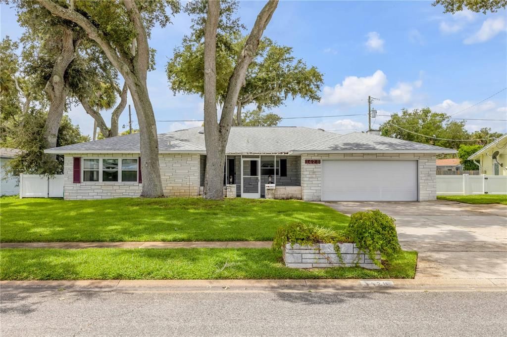 For Sale: $295,000 (4 beds, 2 baths, 2094 Square Feet)